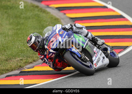 Germania. Il 15 luglio 2016. GoPro Motorrad Grand Prix Deutschland,Sachsenring ,Moto GP,Jorge Lorenzo di Spagna e Movistar Yamaha MotoGP in azione durante le prove libere della MotoGP di Deutschland Credito: marco iorio/Alamy Live News Foto Stock