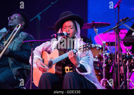 Pori, Finlandia. Il 15 luglio 2016. American cantautrice Ms. Lauryn Hill suona presso la 51Pori Jazz Festival nel Kirjurinluoto Arena. Credito: Stefan Crämer/Alamy Live News Foto Stock