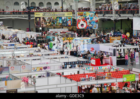 Londra, Regno Unito. Il 15 luglio 2016. Visitatori - alcuni in costume tradizionale - assistere il giorno di apertura della decima edizione della Hyper Giappone Festival, tutti esperienza giapponese a Londra, Regno Unito 15.07.2016 Credito: theodore liasi/Alamy Live News Foto Stock