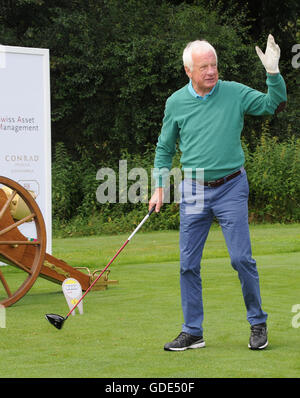 Bad Griesbach, Germania. Il 15 luglio 2017. Imprenditore Gregor Wintersteller gioca a golf nel contesto della ventinovesima Kaiser Cup torneo di golf del Franz-Beckenbauer-fondazione all'Quellness Golf Resort di Bad Griesbach, Germania, 15 luglio 2017. Foto: Ursula Dueren/dpa/Alamy Live News Foto Stock