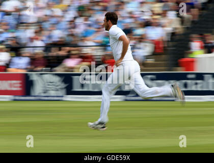 Londra, Regno Unito. 16 Luglio, 2016. Il primo Investec Cricket Test Match. Tra Inghilterra e Pakistan. L'Inghilterra del Steven Finn inizia la sua corsa Credit: Azione Plus immagini di sport/Alamy Live News Foto Stock