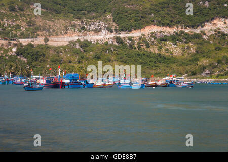 Barche da Pesca nella baia di Vinh Hy,South-Chinese mare,Vietnam,Asia Foto Stock