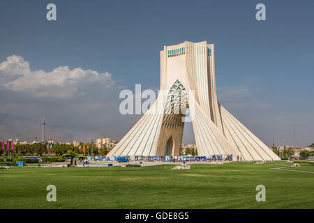 Iran,città di Teheran,Azadi Tower (Borj-e Azadi),Milad Tower Foto Stock