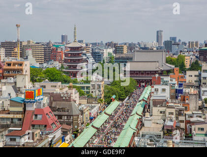 Giappone,Tokyo City,Asakusa,tempio Sensoji e cinque piani pagoda Foto Stock