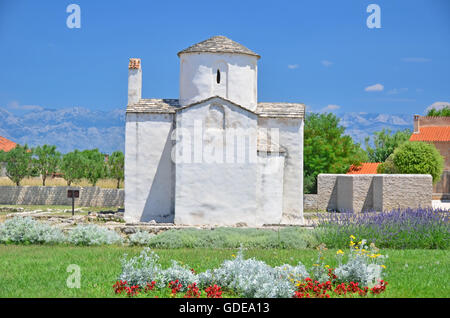 La chiesa bizantina di Santa Trinità nella città di Nin,vicino a Zadar croazia. Costruito nel IX secolo Foto Stock