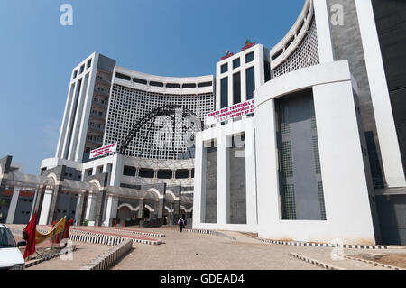 La stazione degli autobus centrale Thiruvananthapuram. Si trova di fronte il Trivandrum Stazione Ferroviaria Centrale Foto Stock