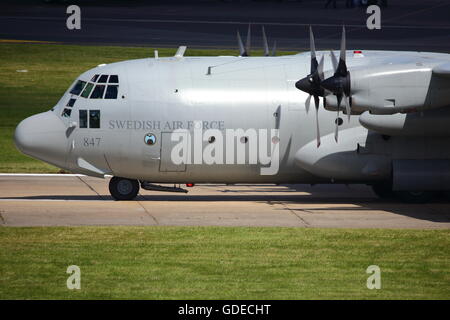 Lockheed C-130H 847 di Swedish Air Force pronto al decollo Foto Stock