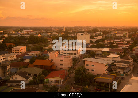 Una vista della città di Surin in Isan in Thailandia. Foto Stock