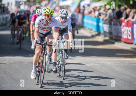 Campionato svedese in bicicletta da strada racing sulla via della città di Norrköping Foto Stock