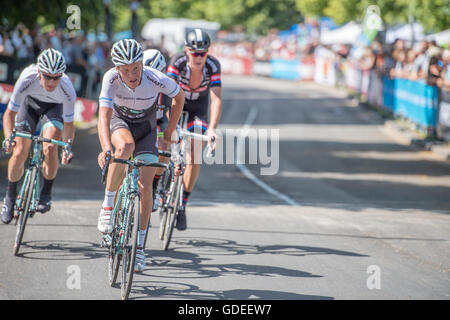 Campionato svedese in bicicletta da strada racing sulla via della città di Norrköping Foto Stock