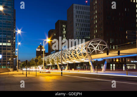 Randstadrail rete di trasporti pubblici e paesaggio urbano, l'Aia, Olanda Foto Stock