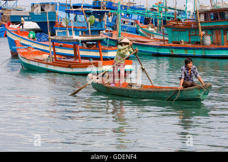 Donna vietnamita in canotto, Phu Quoc island, Vietnam Foto Stock