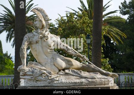 Statua di Achille nel giardino di Achillion, Corfu, Isole Ionie, Grecia Foto Stock