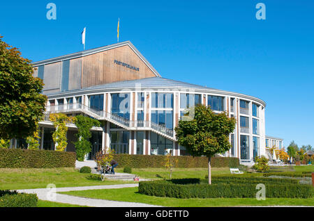 Il teatro musicale presso il lago di Forggensee vicino a Füssen, Allgaeu, Baviera, Germania Foto Stock