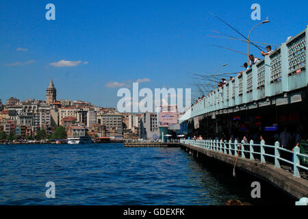 Il Ponte di Galata, Torre Galata, Beyoglu, Istanbul, Turchia Foto Stock