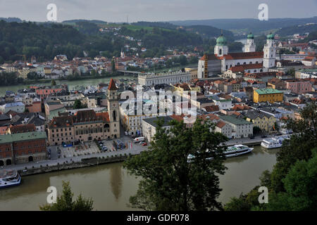 Il Danubio, il municipio, la cattedrale, la chiesa di San Paolo, Passau, Baviera, Germania Foto Stock