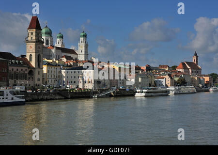 Il Danubio, il municipio, la cattedrale, la chiesa di San Paolo, Passau, Baviera, Germania Foto Stock