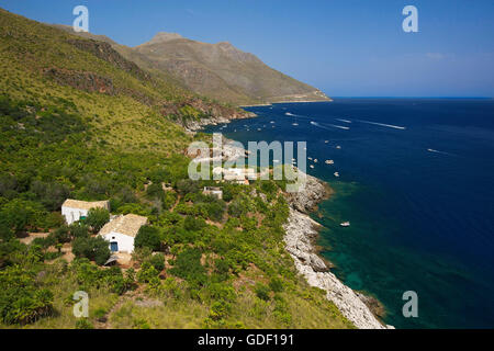 Spiaggia, Riserva Naturale dello Zingaro, San Vito lo Capo, Sicilia, Italia Foto Stock