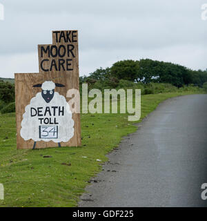 Sign on dartmoor per guida pericolosa Foto Stock