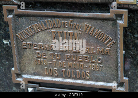 Cementario de la Recoleta (al cimitero di Recoleta) Tomba di Eva Duarte de Peron, Buenos Aires, Argentina Foto Stock