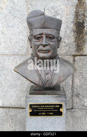 Busto del Cardinale Dom Sebastiao Leme, Corcovado Rio de Janeiro, Brasile Foto Stock
