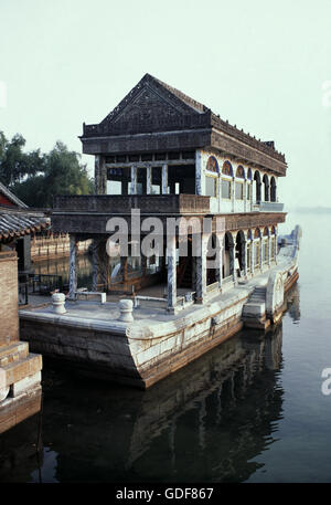 La barca di marmo, denominata anche Qingyanfang barca, si trova nel nord-ovest del Lago Kunming presso il Palazzo estivo a Pechino in Cina Foto Stock