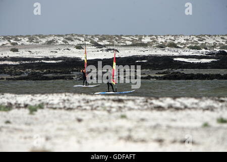 La spiaggia di Los Lagos sull'isola Fuerteventura sull'isola delle Canarie di Spagna nell'Oceano Atlantico. Foto Stock
