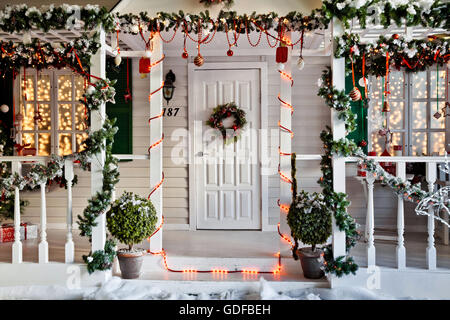 Natale portico decorato Foto Stock