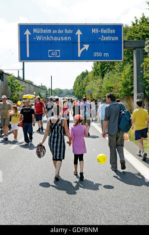 'Still-Leben", la chiusura dell'A40 Autostrada attraverso il bacino della Ruhr era parte della Ruhr.2010 celebrazioni, Essen Foto Stock