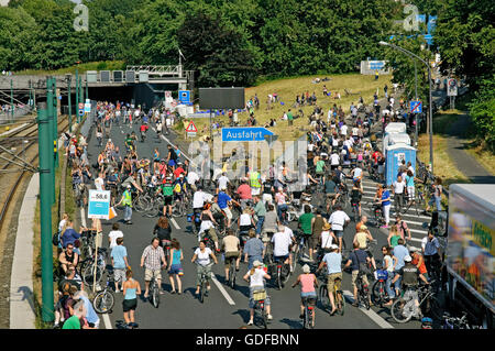 'Still-Leben", la chiusura dell'A40 Autostrada attraverso il bacino della Ruhr era parte della Ruhr.2010 celebrazioni, Essen Foto Stock