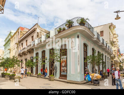 Cafe Taberna, ristorante di prestazioni di Buena Vista Social Club, Plaza Vieja, restaurati palazzi della città nel centro di Avana Foto Stock