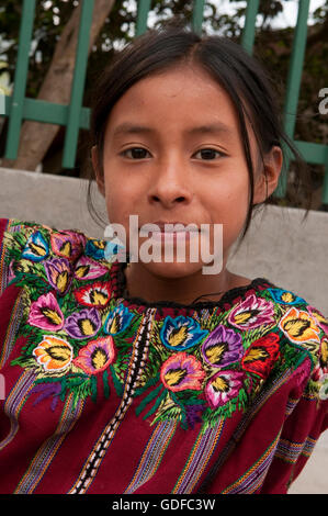 Ragazza, ritratto, San Lucas Toliman, Lago de Atitlan, Guatemala, America Centrale Foto Stock