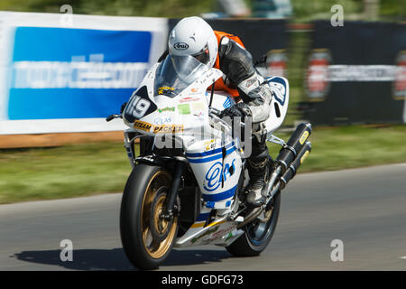 Paul Robinson sull'inizio/fine rettilineo durante il vapore il pacchetto azienda 125/400cc gara- Luglio 14. 2016 - Il Sud 100 Road Rac Foto Stock