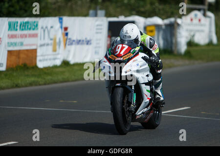 Seamus Elliott sull'inizio/fine rettilineo durante il Manx gas campionato solista gara- Luglio 14. 2016 - Il Sud 100 gare su strada, Foto Stock