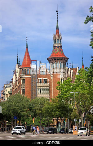 La Casa Terrades ("La Casa de les Punxes') dall'architetto Josep Puig i Cadafalch, in Avinguda Diagonal, Barcellona, in Catalogna, Spagna. Foto Stock