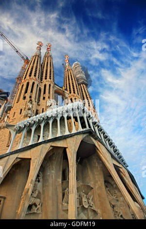 La Sagrada Familia, il capolavoro dell'architetto Antoni Gaudi e "marchio" di Barcellona, in Catalogna, Spagna. Foto Stock