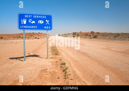 Cartello stradale in Sud Australia Strzelecki del deserto. Foto Stock