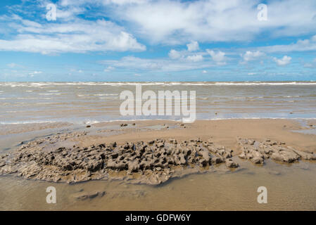 Banca di fango sulla spiaggia a Formby punto, Merseyside, nord-ovest Inghilterra. Foto Stock