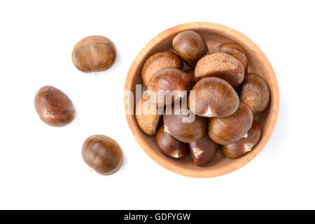 Le castagne in ciotola di legno, vista dall'alto Foto Stock