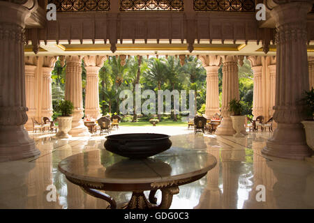 Il Leela Palace Bangalore sulla vecchia strada per l'aeroporto è brillante. Foto Stock