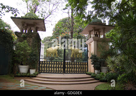 Il Leela Palace Bangalore sulla vecchia strada per l'aeroporto è brillante. Foto Stock