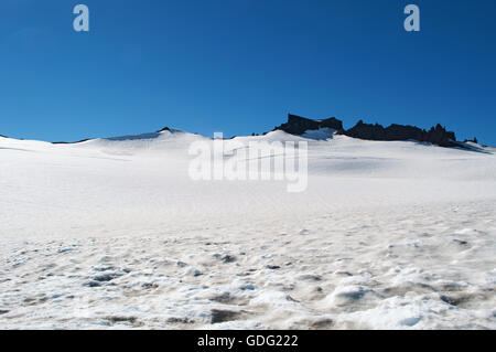 Islanda: la neve sulla sommità del Skaftafellsjokull, il Ghiacciaio di Skaftafell, uno sperone del Vatnajokull tappo di ghiaccio Foto Stock