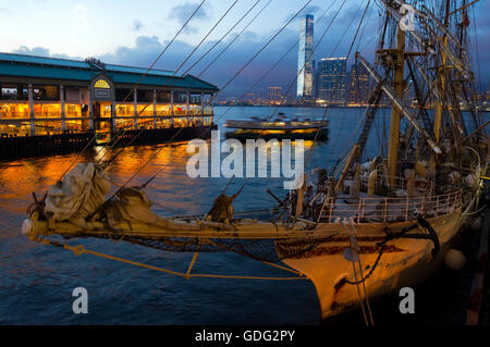 Nave norvegese Sørlandet ormeggiata nel porto di Victoria e di Hong Kong, Cina. Foto Stock