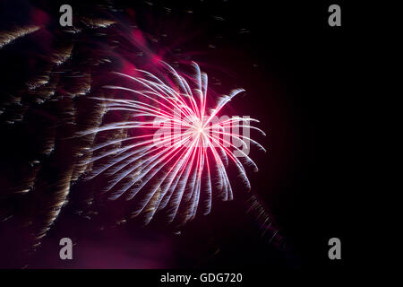 Fuochi d'artificio a Coney Island in estate. Foto Stock