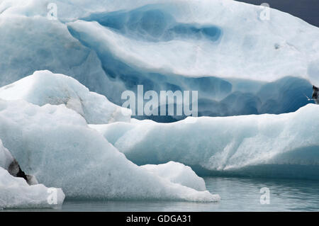 L'Islanda, Europa: dettagli del ghiaccio e l'iceberg galleggianti in Jokulsarlon laguna glaciale, un lago glaciale nel Vatnajokull Parco Nazionale Foto Stock