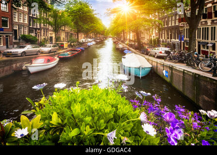 Moto sul ponte in Amsterdam Paesi Bassi Foto Stock