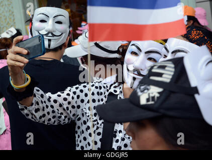 Una protesta politica presso il Pratunam nella città di Bangkok in Thailandia in Suedostasien. Foto Stock