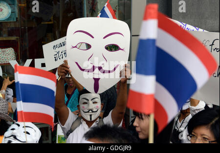 Una protesta politica presso il Pratunam nella città di Bangkok in Thailandia in Suedostasien. Foto Stock