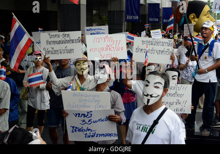 Una protesta politica presso il Pratunam nella città di Bangkok in Thailandia in Suedostasien. Foto Stock