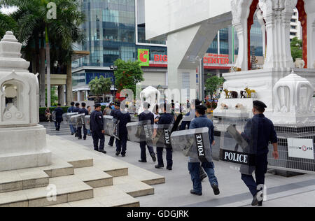 Una protesta politica presso il Pratunam nella città di Bangkok in Thailandia in Suedostasien. Foto Stock